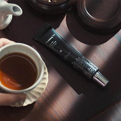 كريم العين بخلاصة الشاي الأسود لتجديد حيوية البشرة ومقاومة علامات تقدم السن 25ml